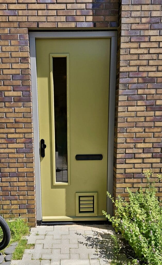 Natural Nipper cat door, painted in the colour of the door: stylish, beautifully inconspicuous - Tomsgates